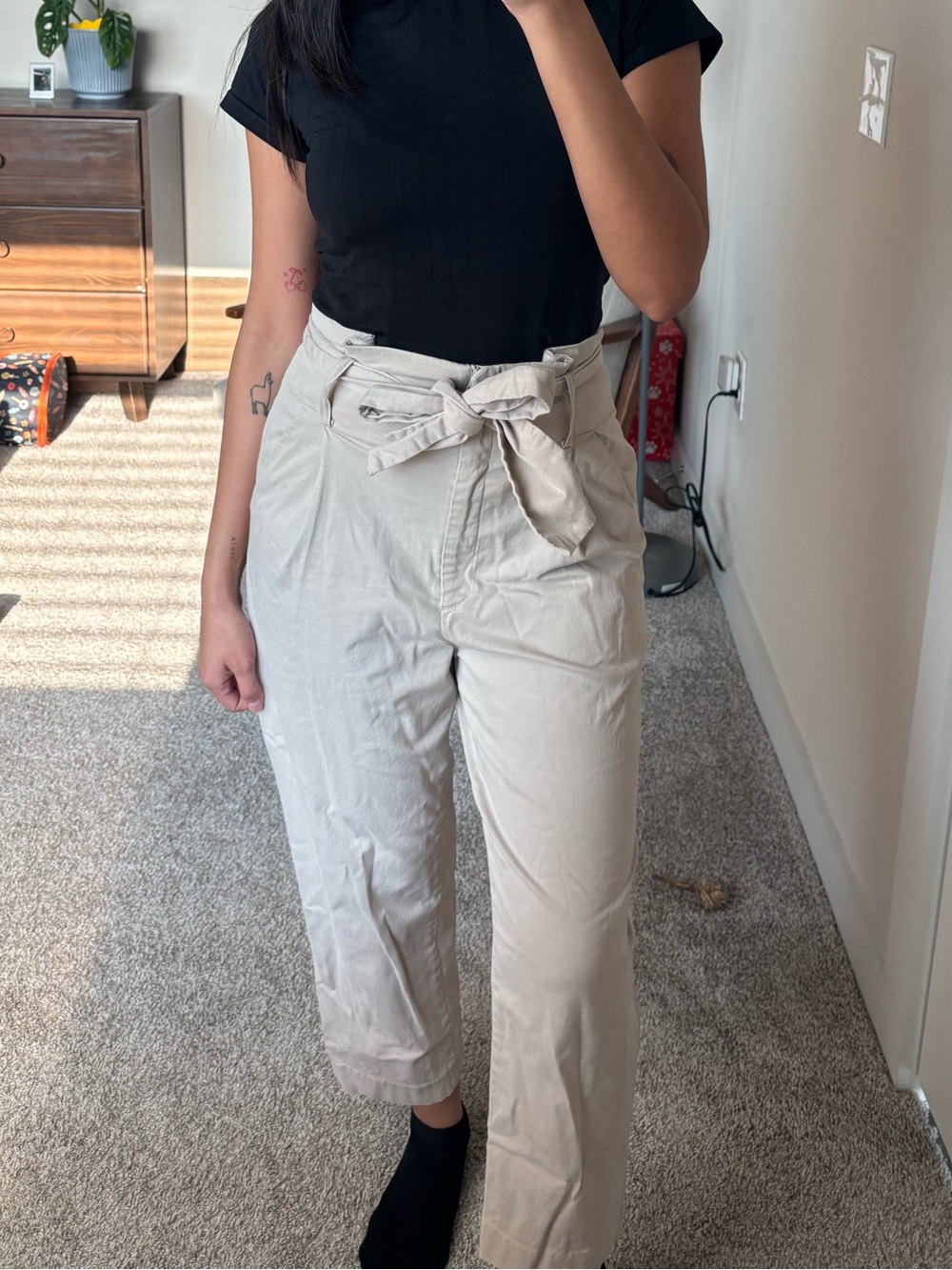 Gianni Bini Cream Paperbag Tie-Waist Cropped Pants